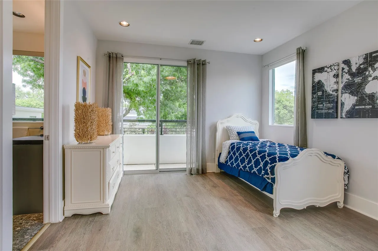6411-Azalea-Ln-Dallas-TX-75230-20.webp 6411 Azalea Lane