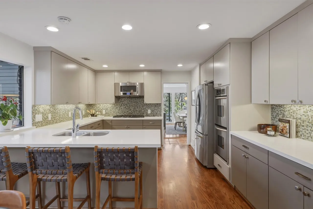 965 Easton Pl 11 965 Easton Place