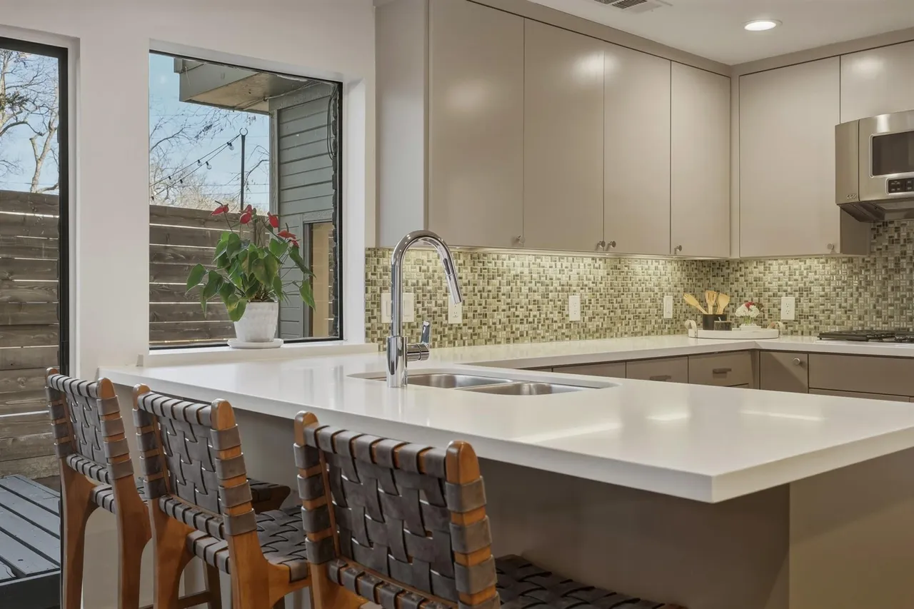 965 Easton Pl 13 965 Easton Place