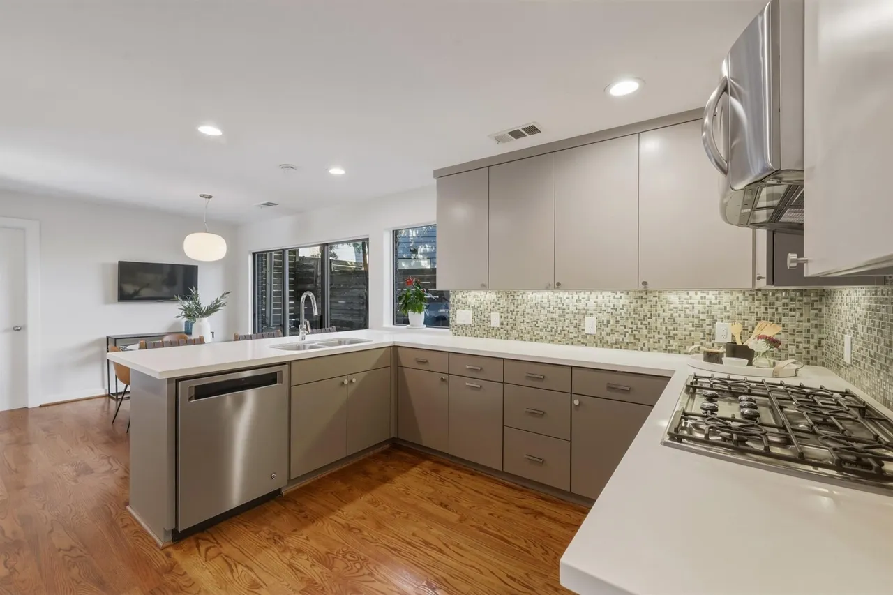 965 Easton Pl 14 965 Easton Place