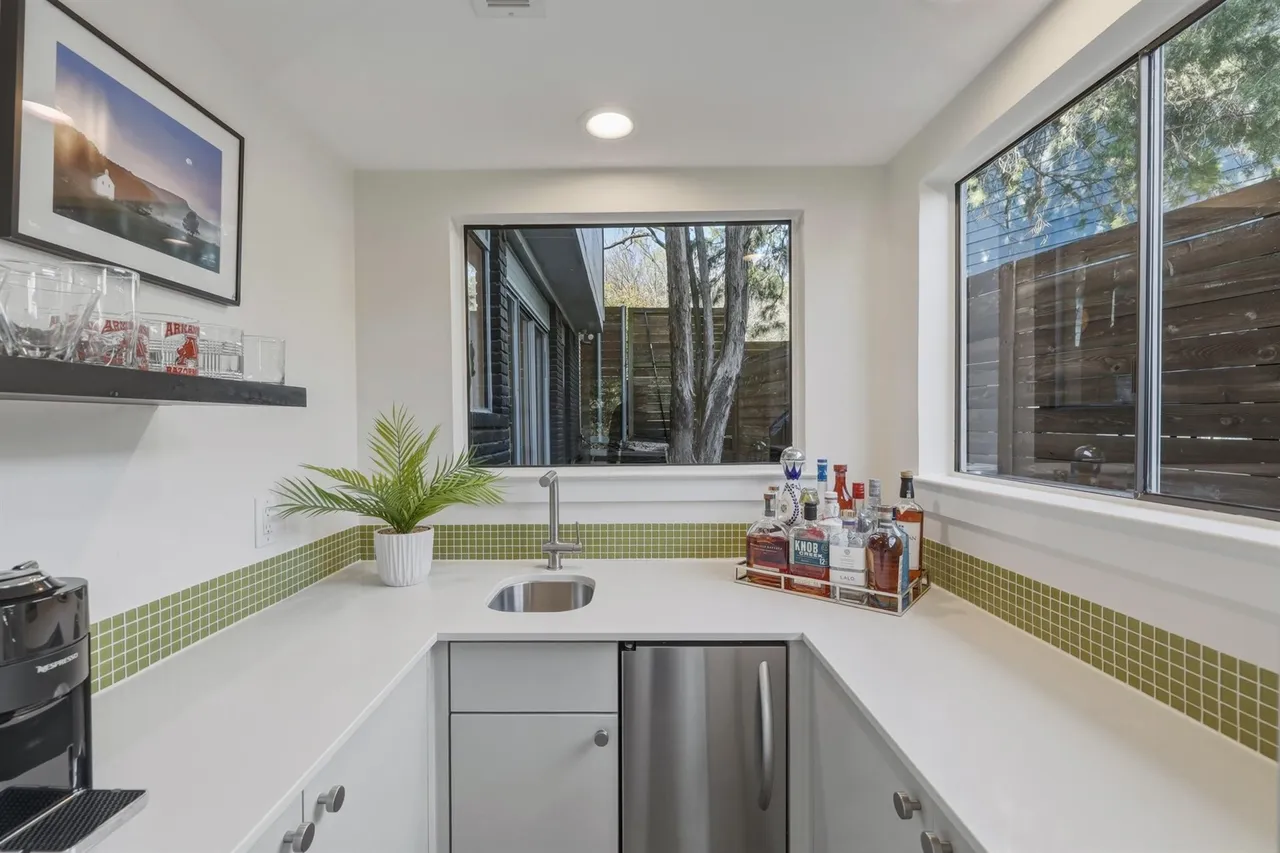 965 Easton Pl 18 965 Easton Place