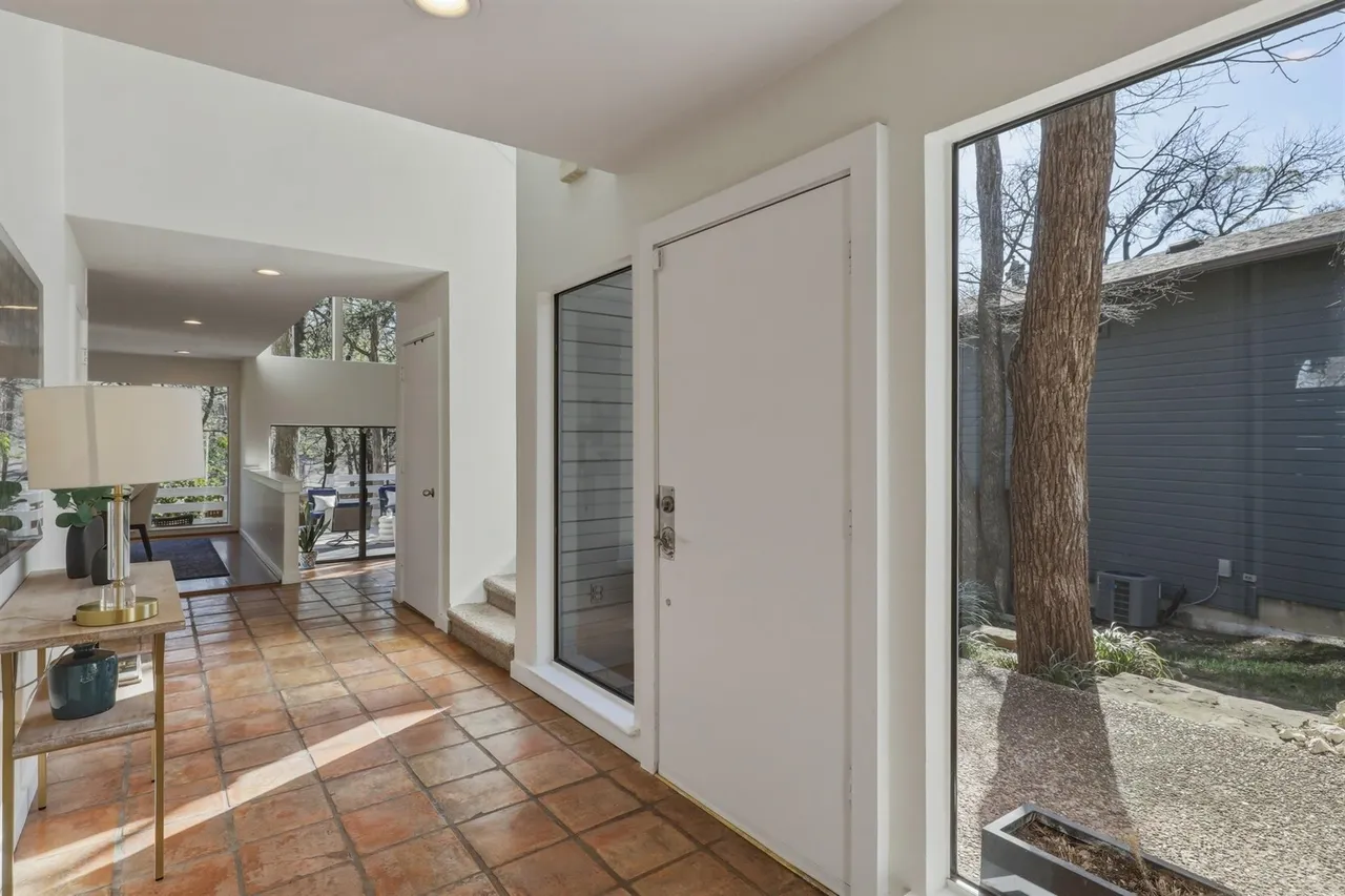 965 Easton Pl 3 965 Easton Place