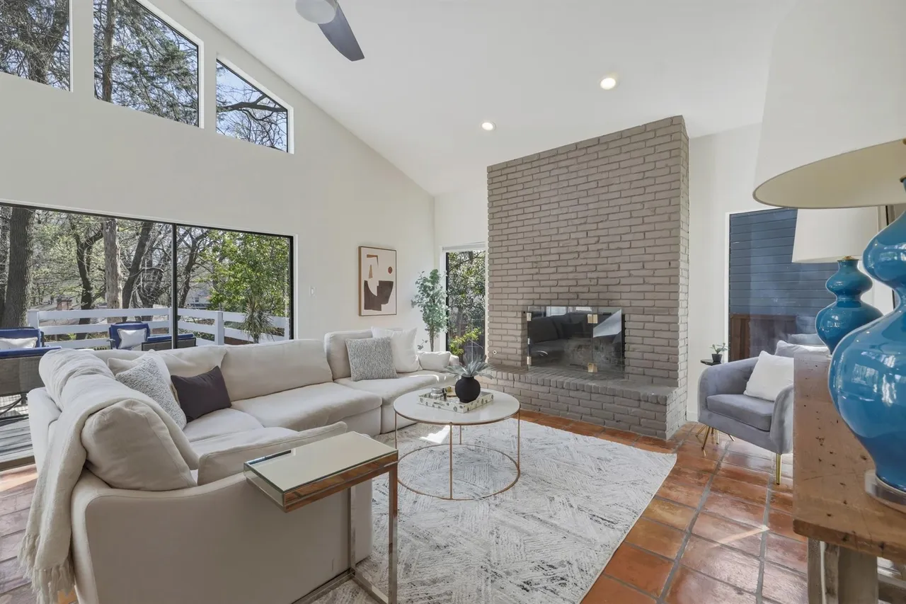 965 Easton Pl 7 965 Easton Place