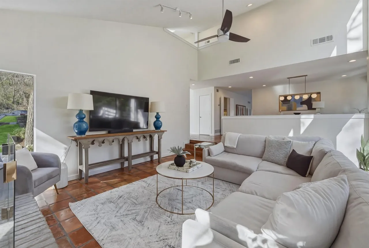 965 Easton Pl 8 965 Easton Place