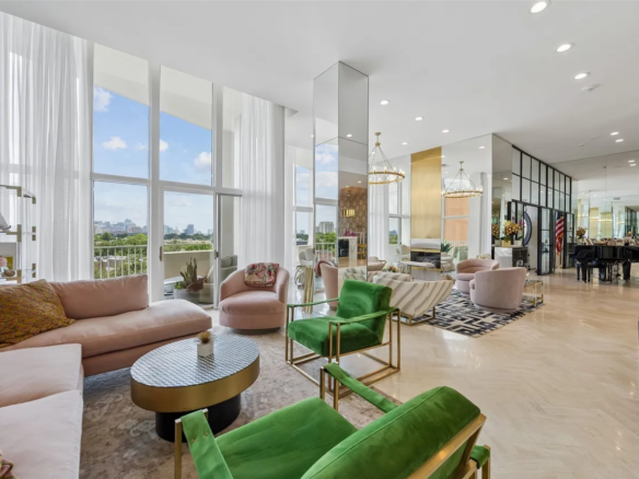 4500 Roland Ave #701