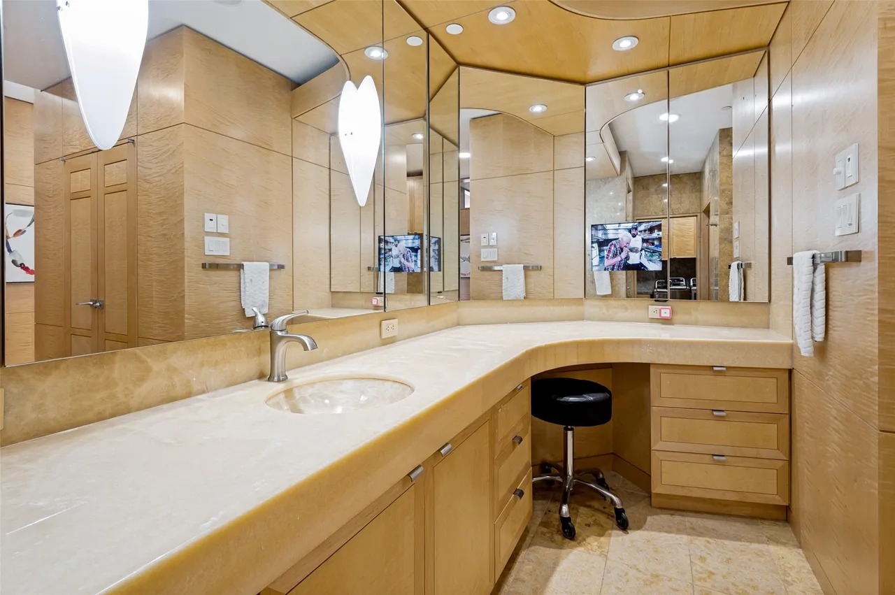 30 Las Colinas Boulevard E #1522 17 330 Las Colinas Blvd #1522