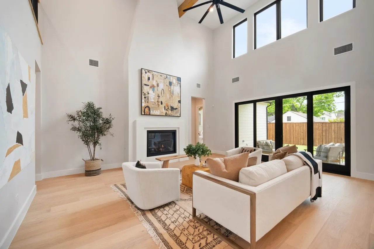 4241 Somerville Ave 12 4241 Somerville Ave