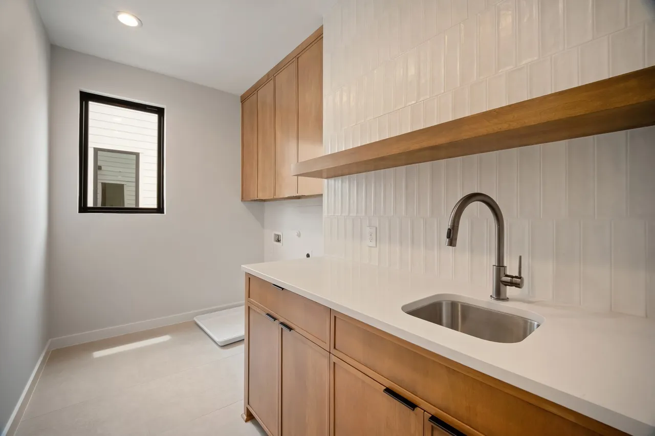 4241 Somerville Ave 32 4241 Somerville Ave