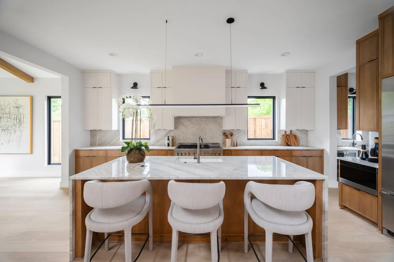 4241 Somerville Ave 5 4241 Somerville Ave
