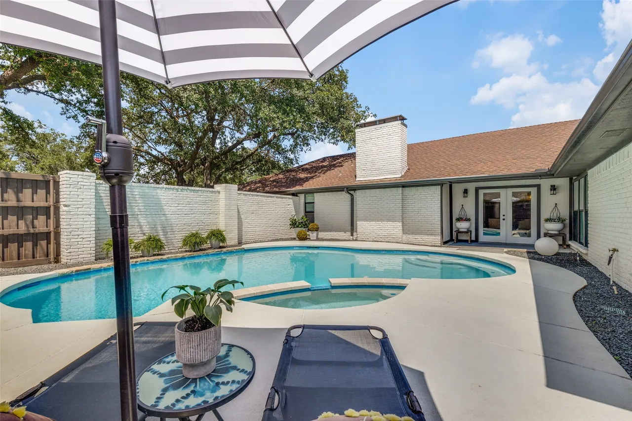 6626 Harvest Glen DriveDallas, TX 75248 22 6626 Harvest Glen Drive