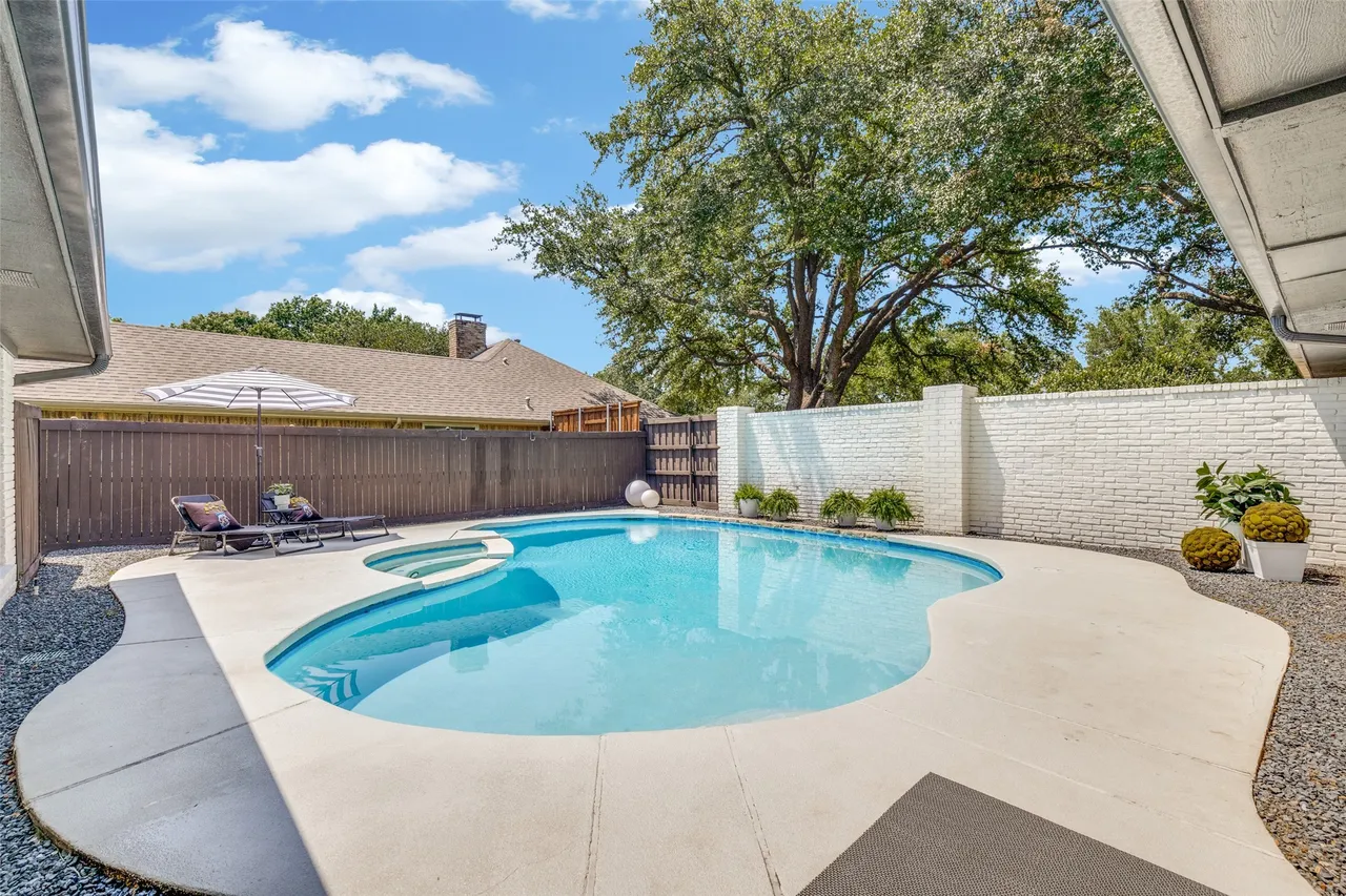 6626 Harvest Glen DriveDallas, TX 75248 23 6626 Harvest Glen Drive