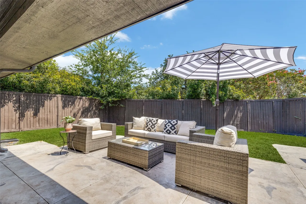 6626 Harvest Glen DriveDallas, TX 75248 24 6626 Harvest Glen Drive