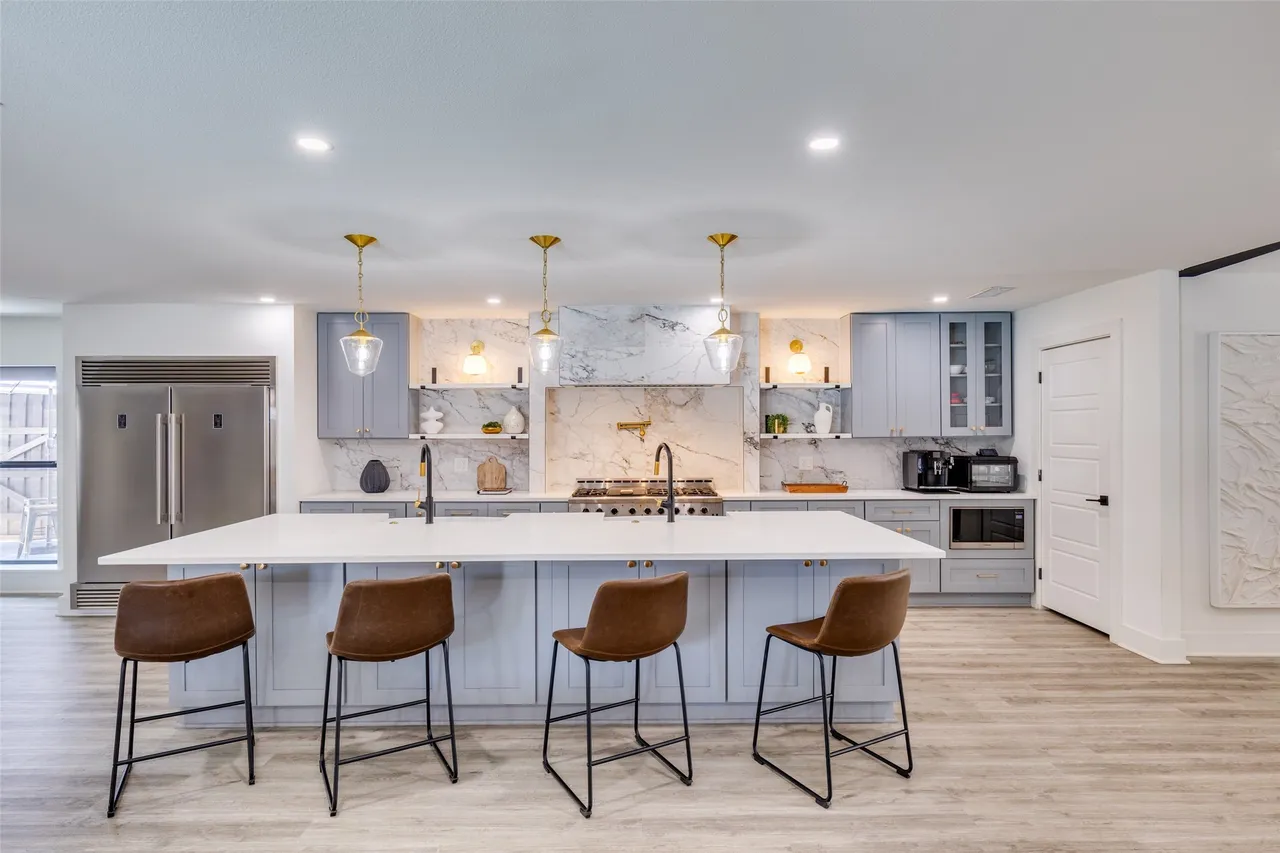 6626 Harvest Glen DriveDallas, TX 75248 8 6626 Harvest Glen Drive