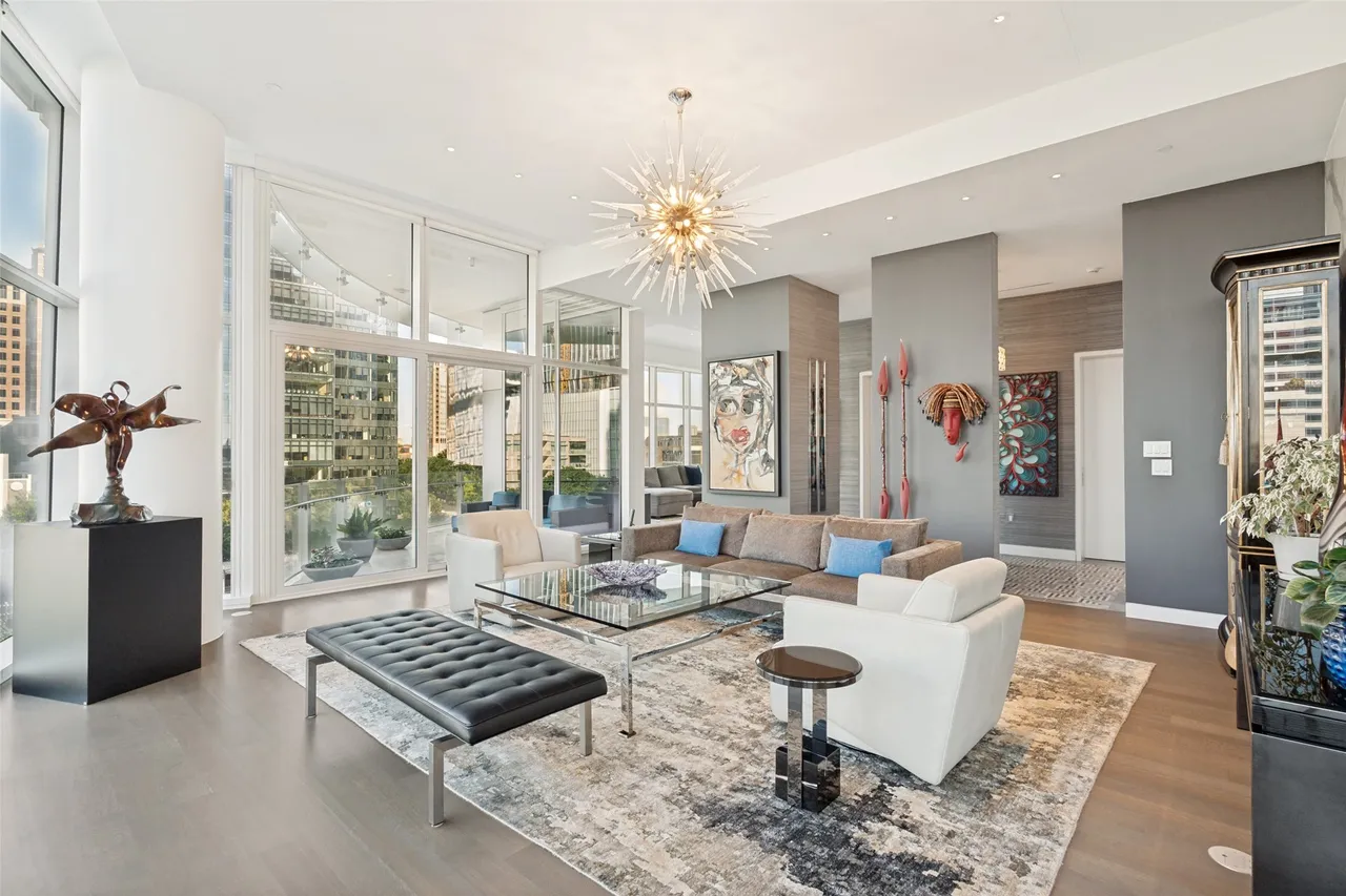 IMG_0106 1918 Olive Street #401