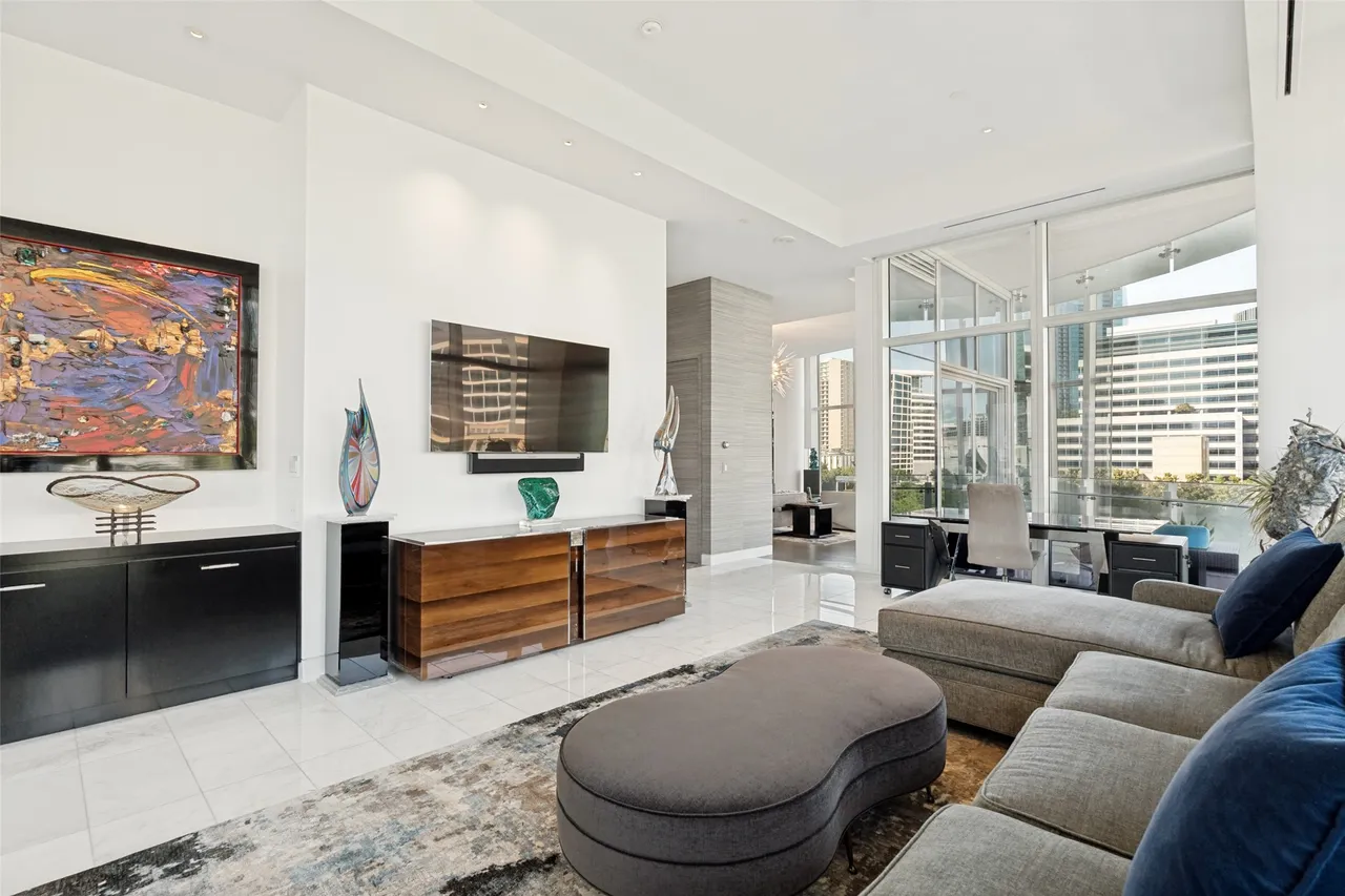 IMG_0118 1918 Olive Street #401