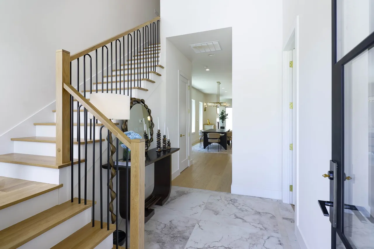 3719 W Beverly Dr
